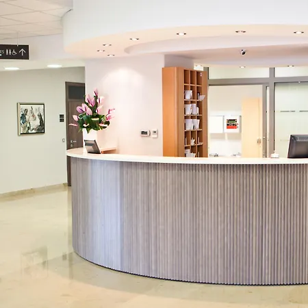 מלון Astoria Superior 3*